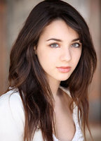 Hannah Marks nua