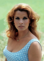 Senta Berger nua