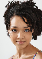 Aisha Dee nua