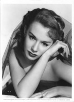 Piper Laurie nua