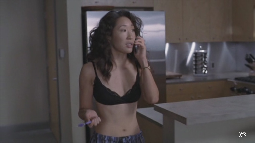 Sandra Oh nude pics.