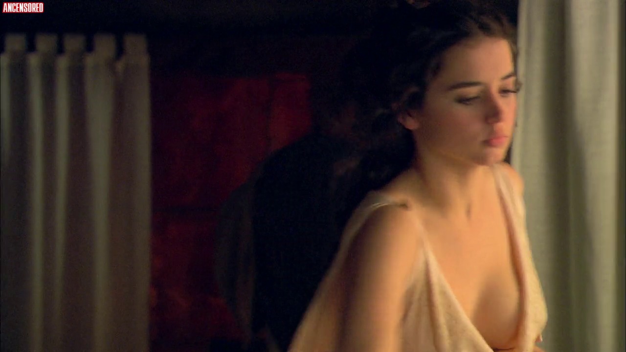 Ana de Armas nude pics.