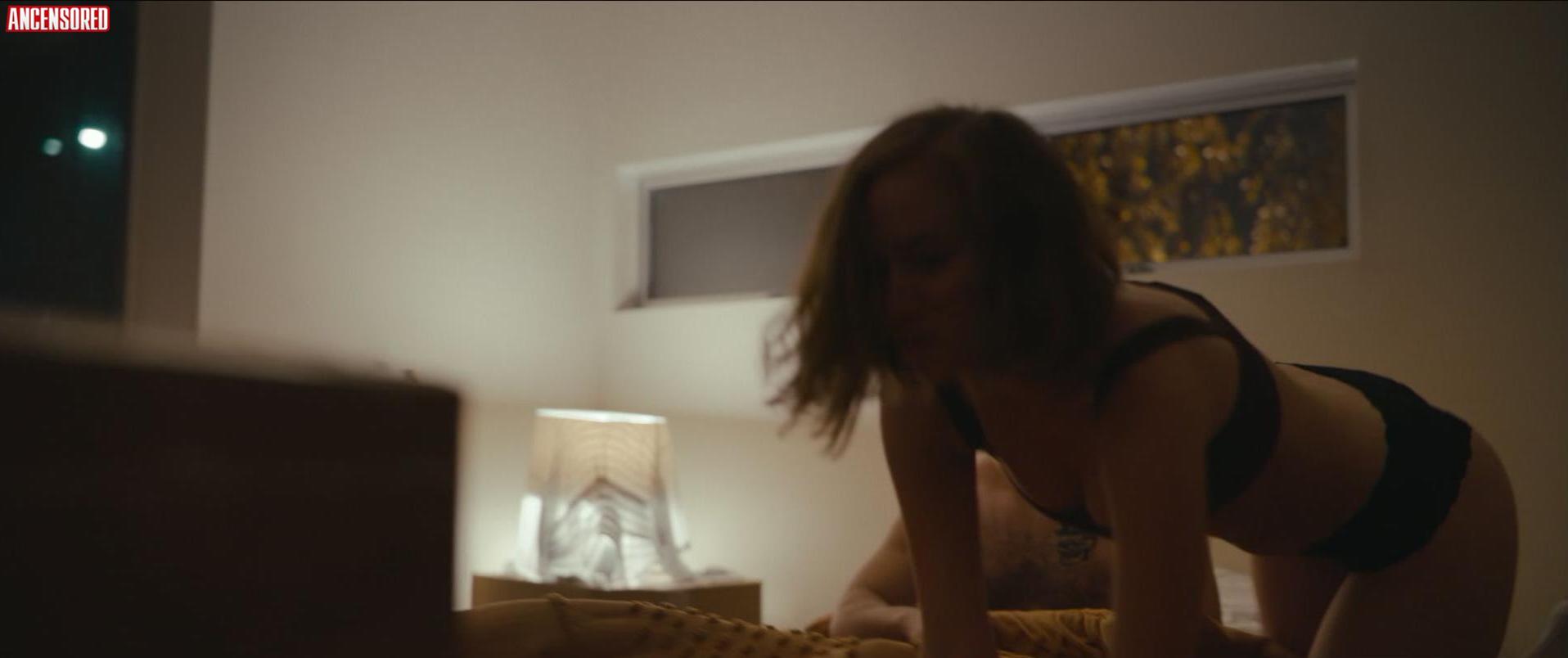 Hannah einbinder sexy