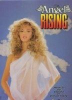 Angel Rising (1988) Cenas de Nudez
