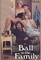 Ball in the Family (1988) Cenas de Nudez