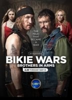Bikie Wars: Brothers in Arms (2012) Cenas de Nudez