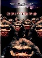 Critters (1986) Cenas de Nudez