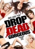 Drop Dead Gorgeous (2010) Cenas de Nudez