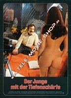 Der Junge mit der Tiefenschärfe (1977) Cenas de Nudez