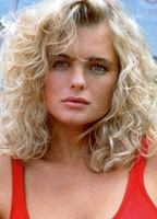 Erika Eleniak nua