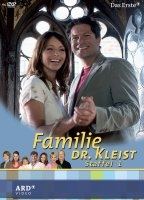 Familie Dr. Kleist (2004-2014) Cenas de Nudez