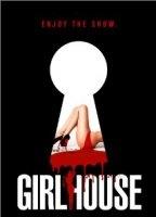 Girl House cenas de nudez