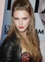 Gaia Weiss nua