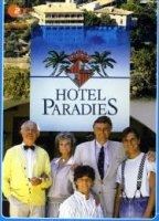 Hotel Paradies (1990) Cenas de Nudez