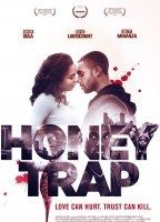 Honeytrap (2014) Cenas de Nudez