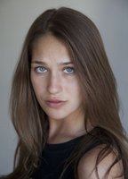 Lola Kirke nua