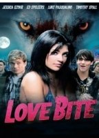 Love Bite 2012 filme cenas de nudez