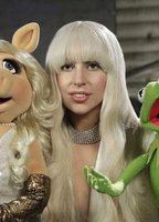 Lady Gaga & the Muppets Holiday Spectacular cenas de nudez