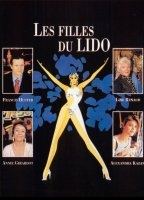 Les filles du Lido (1995) Cenas de Nudez