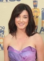 Margo Harshman nua