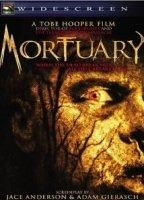 Mortuary (2005) Cenas de Nudez