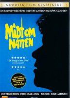 Midt om natten (1984) Cenas de Nudez