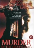 Murder in the Heartland (1993) Cenas de Nudez
