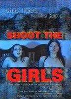 Shoot the Girls (2001) Cenas de Nudez