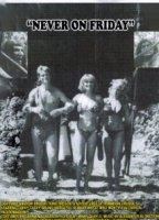 The Erotic Adventures of Robinson Crusoe cenas de nudez