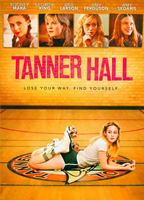 Tanner Hall 2009 filme cenas de nudez
