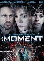 The Moment (2013) Cenas de Nudez