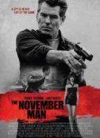 The November Man (2014) Cenas de Nudez