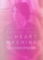 The Heart Machine (2014) Cenas de Nudez