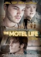 The Motel Life (2012) Cenas de Nudez