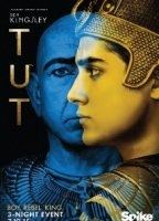 Tut (2015) Cenas de Nudez