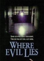 Where Evil Lies (1995) Cenas de Nudez