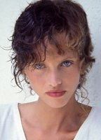Yolande Gilot nua