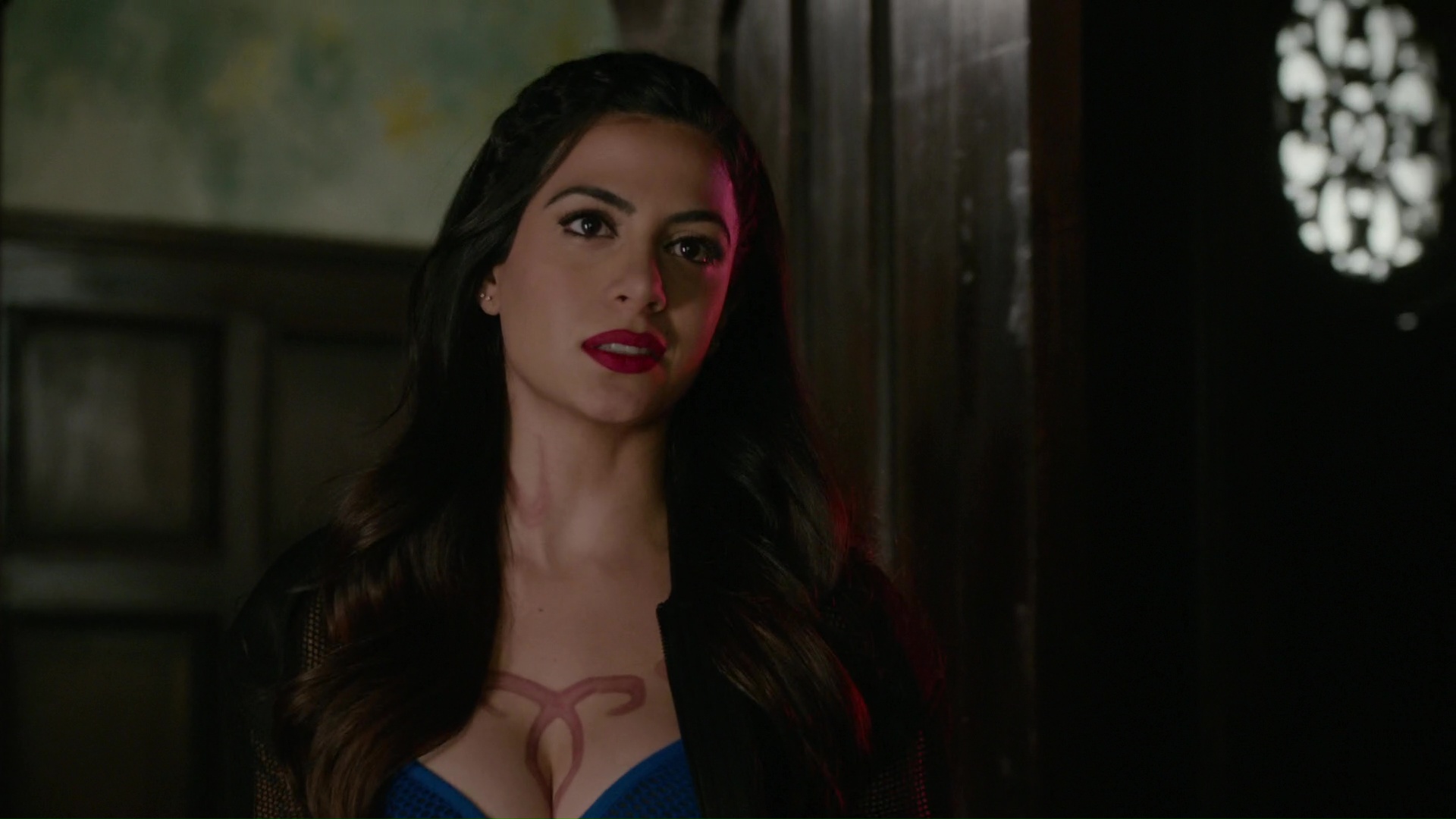 Emeraude Toubia Nua Em Shadowhunters 