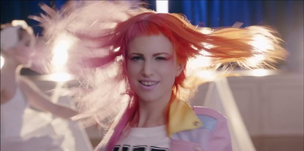 Hayley Williams Nua em Still Into You < ANCENSORED