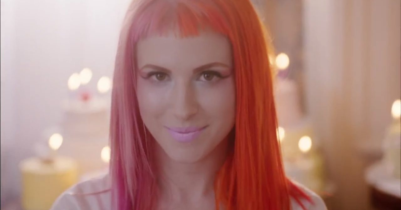 Hayley Williams Nua em Still Into You < ANCENSORED