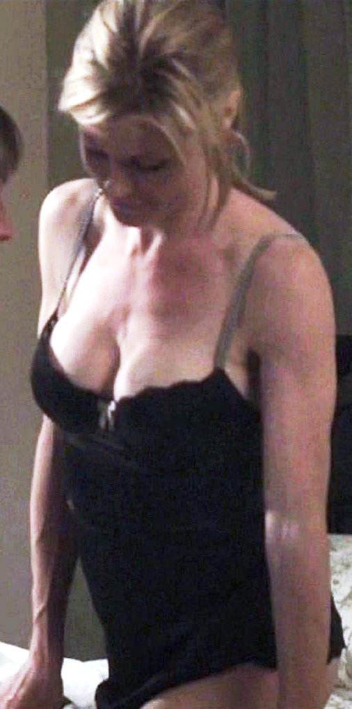 Julie Bowen Naked Pics