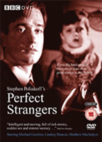 Perfect Strangers (2001) Cenas de Nudez