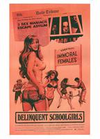 Delinquent School Girls (1975) Cenas de Nudez