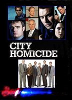 City Homicide cenas de nudez