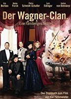 Der Clan. Die Geschichte der Familie Wagner (2013) Cenas de Nudez