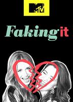 Faking It: As Impostoras 2014 filme cenas de nudez