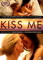 Kiss Me cenas de nudez