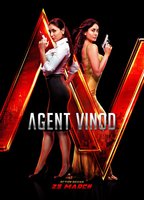 Agent Vinod (2012) Cenas de Nudez