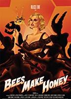 Bees Make Honey (2017) Cenas de Nudez