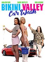 Bikini Valley Car Wash (2020) Cenas de Nudez